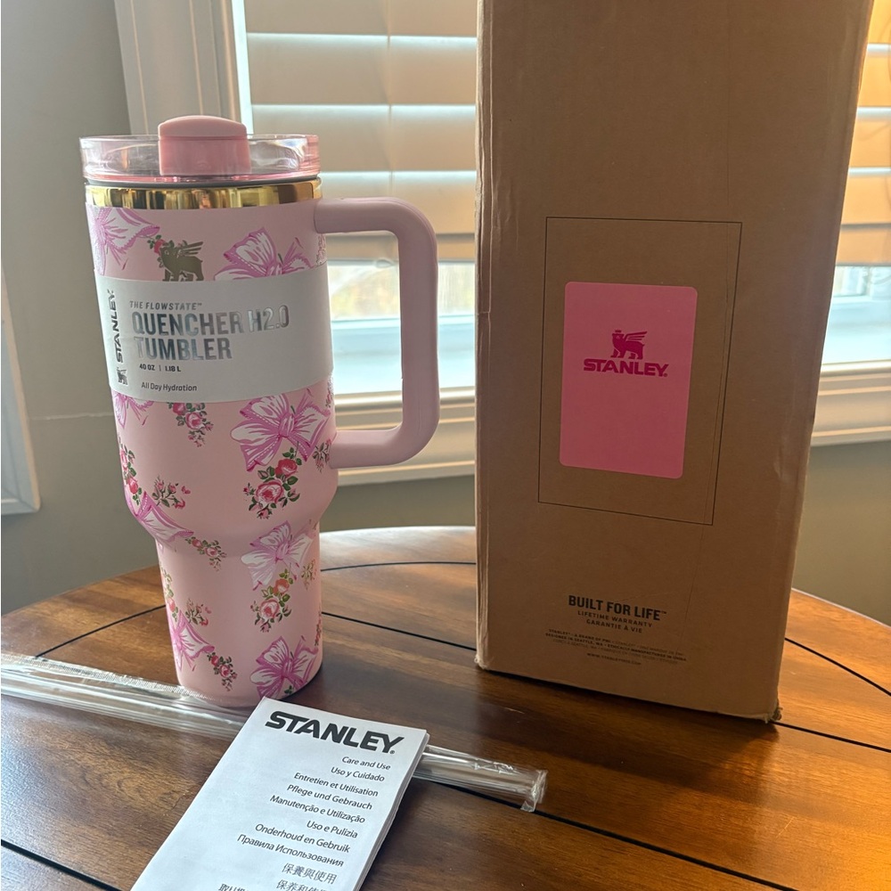 Stanley Pink Floral Roses and Bow Quencher H2.0 Tumbler